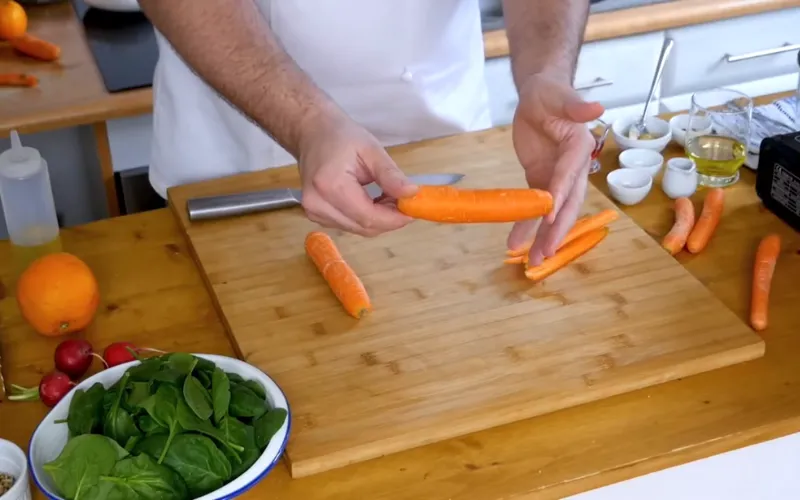 Carrots in Spinach - A Veggie Duo That's a Match and Delightful Made in the Salad Bowl!