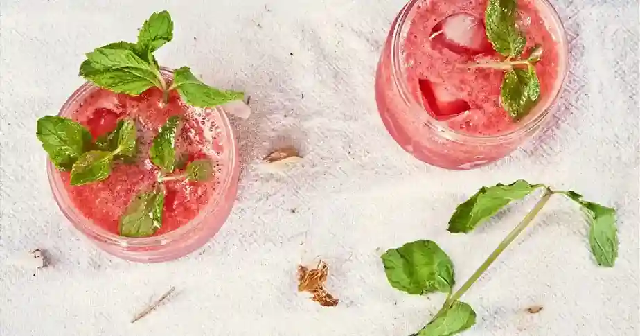 Crafting the Perfect Red Mojito - A Splash of Color and Flavor