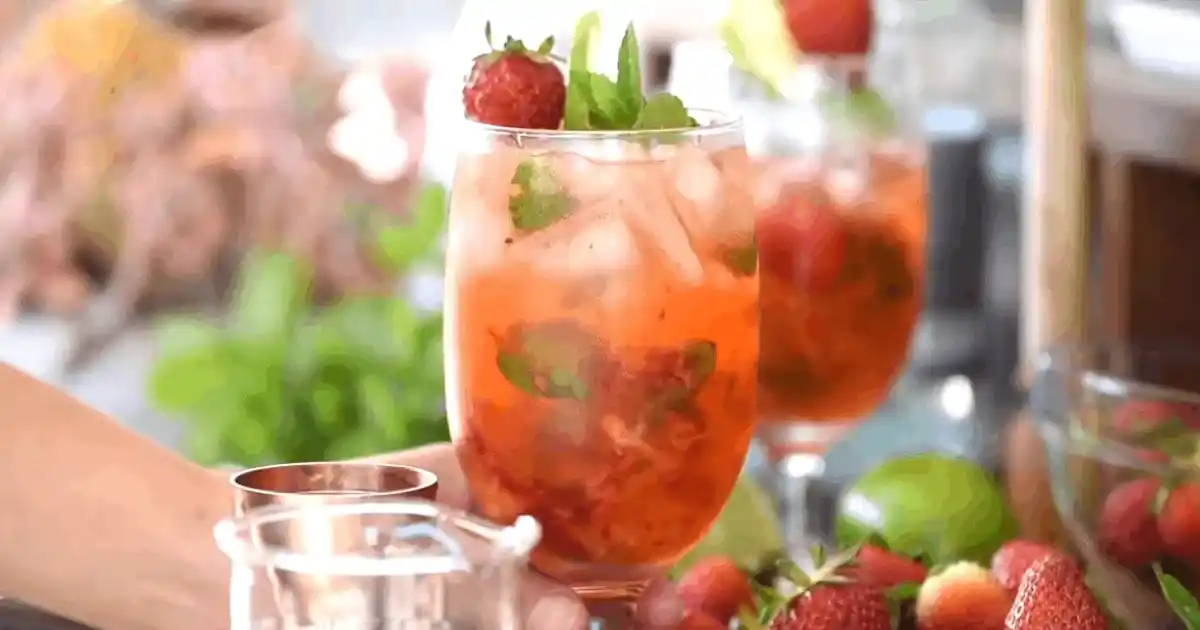 Crafting the Perfect Red Mojito - A Splash of Color and Flavor